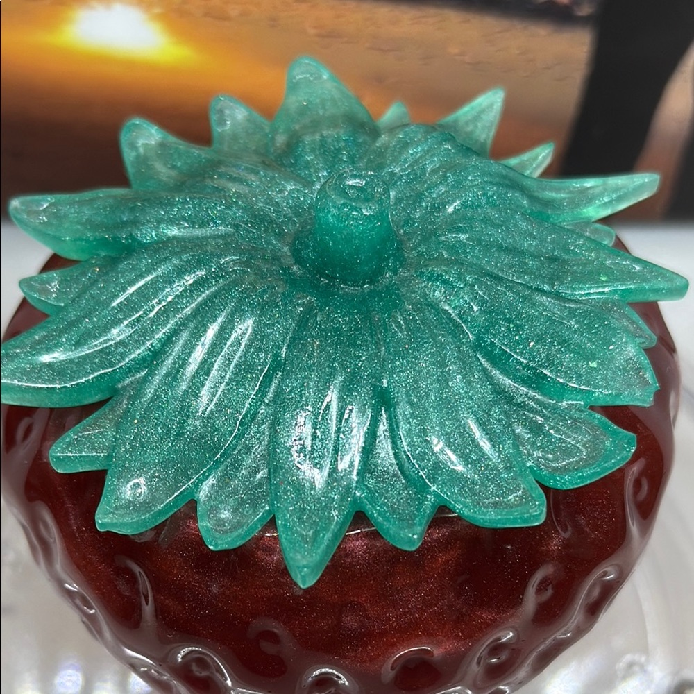 Elegant Red Resin Strawberry Jar - Picture 3 of 12